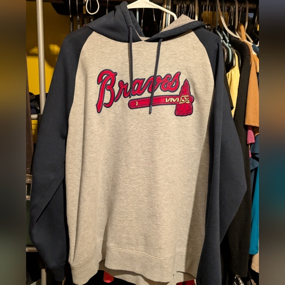 Antigua Tops - Women's Antigua Atlanta Braves Hoodie